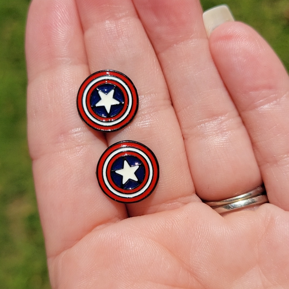 Captain America Iconic Shield Stud Earrings, Marvel Comics, Unisex - Picture 3 of 6